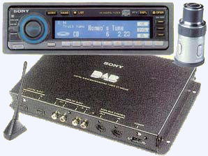 Een al wat oudere DAB autoradio van Sony. Deze werkt nog met een losse DAB radio.